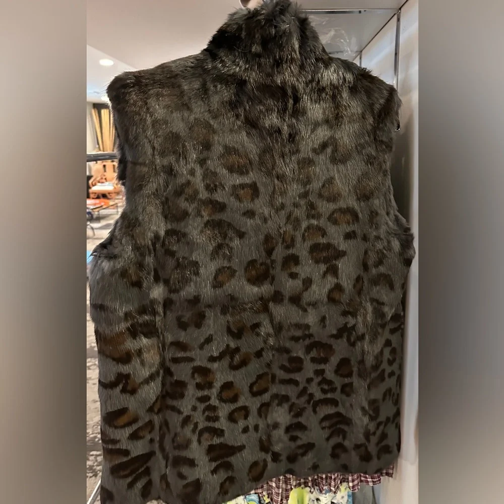 Exclusive Jocelyn x Neiman Marcus fur vest - Picture 2 of 3